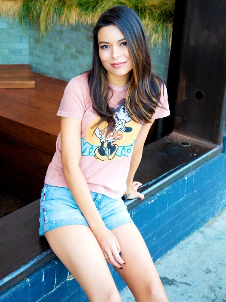 Miranda Cosgrove 8.5 x 11 Candid Color Photograph Art Print Photo Collectibles:Photographic Images:Photographs Style Your Walls